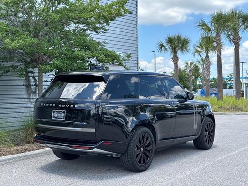 2025 Land Rover Range Rover SE