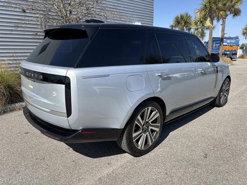 2024 Land Rover Range Rover SV