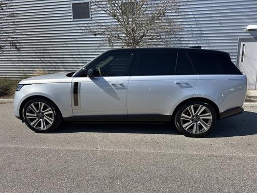 2024 Land Rover Range Rover SV