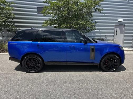 Velocity Blue SV Bespoke Ultra Metallic Gloss 2026 Land Rover Range Rover SV