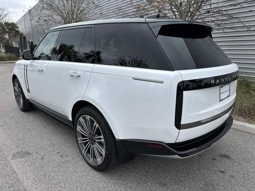 2026 Land Rover Range Rover SE