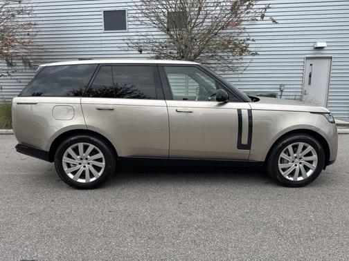 2025 Land Rover Range Rover SE