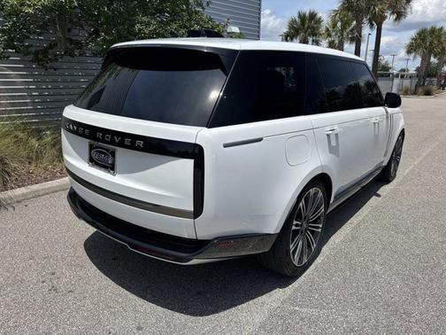 Fuji White 2025 Land Rover Range Rover SE