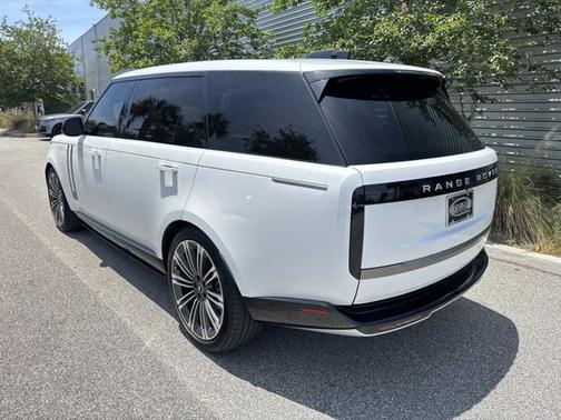 Fuji White 2025 Land Rover Range Rover SE