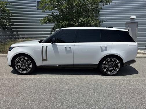 Fuji White 2025 Land Rover Range Rover SE