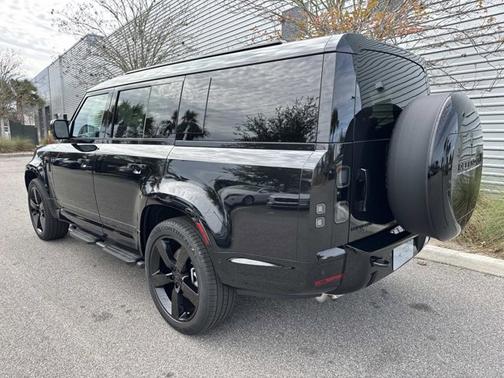 2026 Land Rover Defender X-Dynamic SE