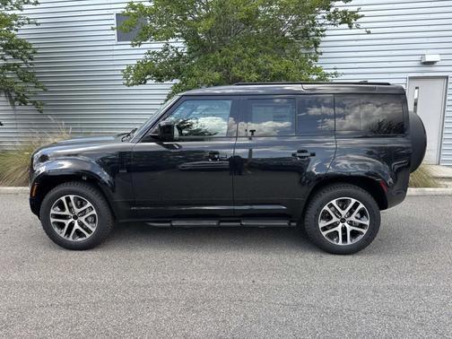 Santorini Black Metallic 2026 Land Rover Defender X-Dynamic SE