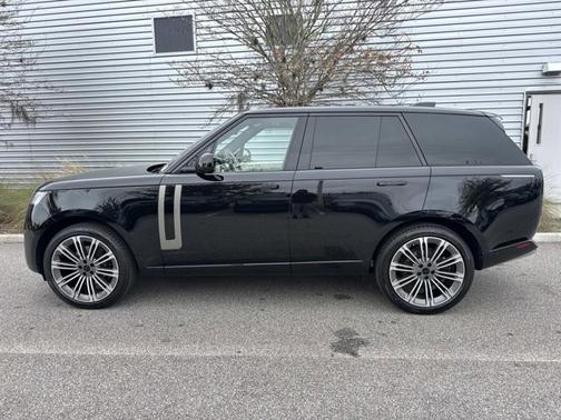 2026 Land Rover Range Rover SE