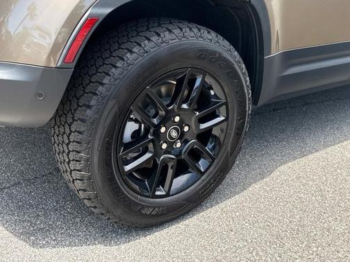 2025 Land Rover Defender S