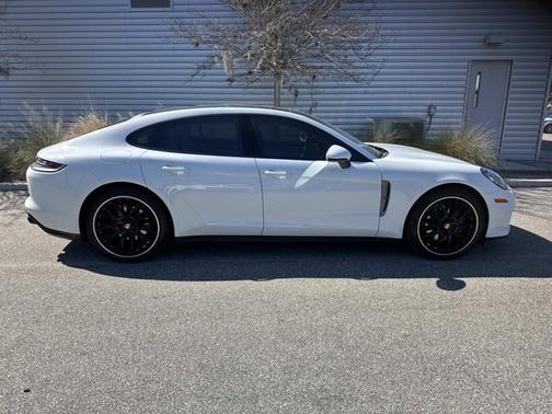 2023 Porsche Panamera 