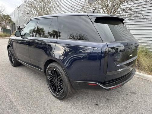 2023 Land Rover Range Rover SE