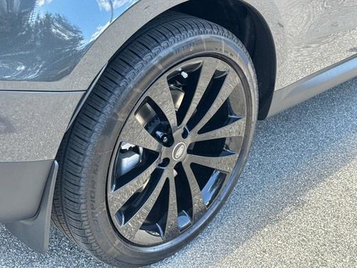 2025 Land Rover Range Rover Sport SE