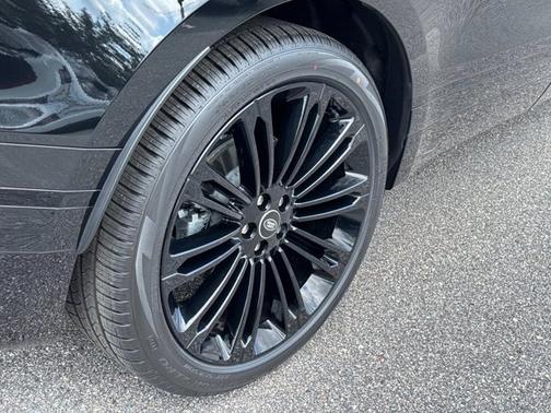 2026 Land Rover Range Rover Velar Dynamic SE