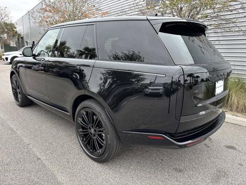 2025 Land Rover Range Rover SE