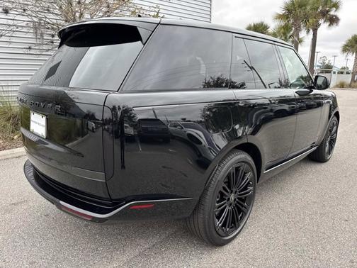 2025 Land Rover Range Rover SE