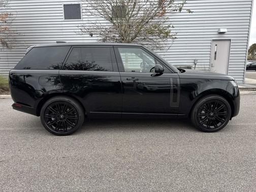 2025 Land Rover Range Rover SE