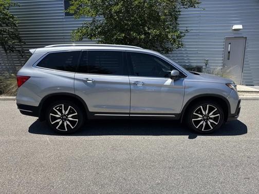Silver Metallic 2021 Honda Pilot Touring 7-Passenger