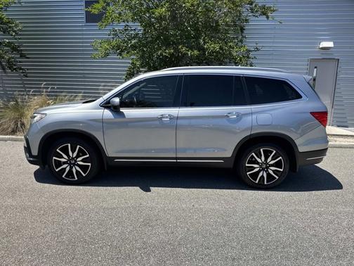 Silver Metallic 2021 Honda Pilot Touring 7-Passenger