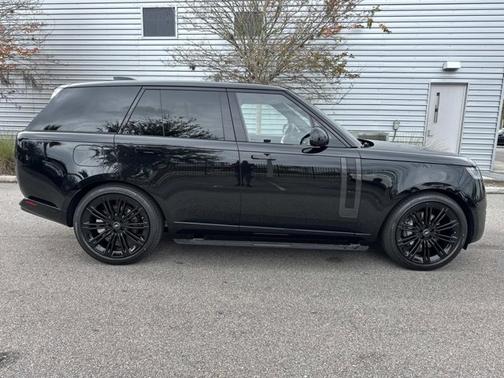 2025 Land Rover Range Rover SE