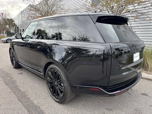 2025 Land Rover Range Rover SE
