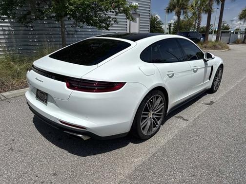 Carrara White Metallic 2018 Porsche Panamera 4