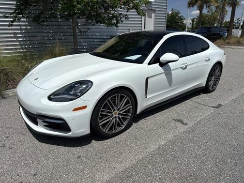 Carrara White Metallic 2018 Porsche Panamera 4