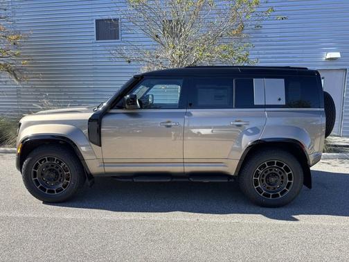 2026 Land Rover Defender OCTA