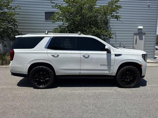 White Frost Tricoat 2022 GMC Yukon Denali