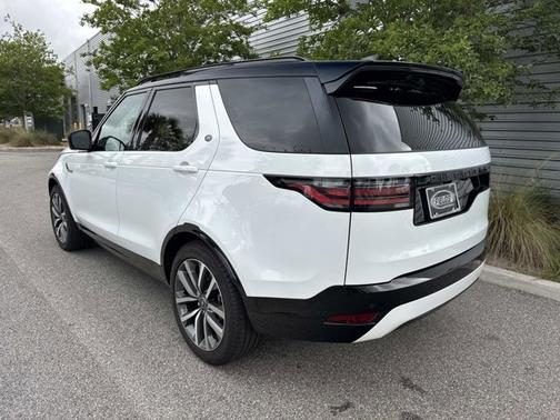 White 2025 Land Rover Discovery Dynamic SE