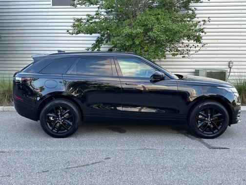 2026 Land Rover Range Rover Velar Dynamic SE