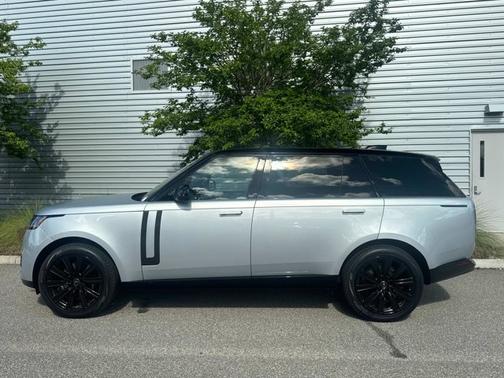 2025 Land Rover Range Rover SE