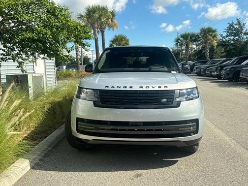 2025 Land Rover Range Rover SE