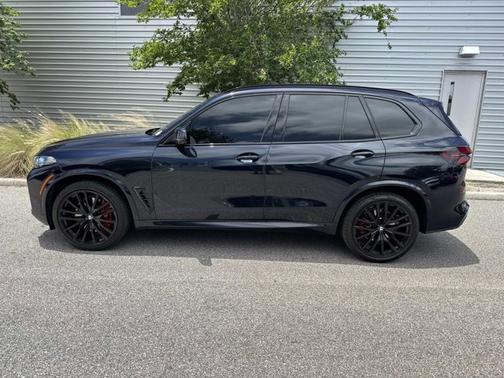 Carbon Black Metallic 2025 BMW X5 xDrive40i