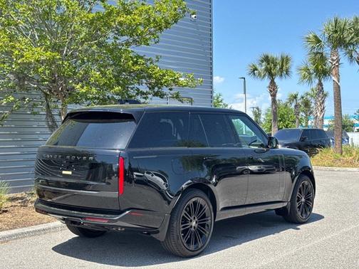 2025 Land Rover Range Rover SE