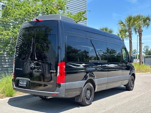 2024 Mercedes-Benz Sprinter 2500 Passenger 170 WB
