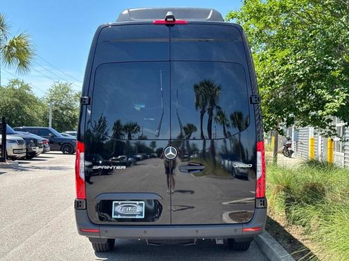2024 Mercedes-Benz Sprinter 2500 Passenger 170 WB