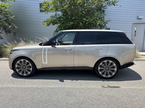 Sunset Gold SV Bespoke Ultra Metallic Gloss 2025 Land Rover Range Rover Autobiography