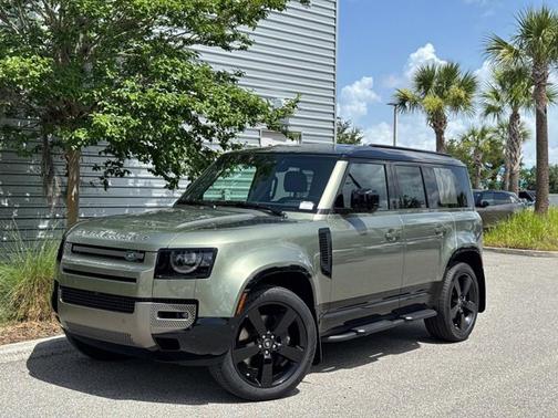 2025 Land Rover Defender X-Dynamic SE