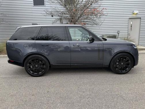 2025 Land Rover Range Rover SE