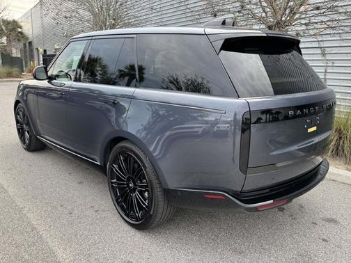 2025 Land Rover Range Rover SE