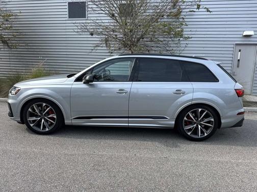 2024 Audi SQ7 Premium Plus