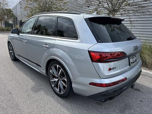 2024 Audi SQ7 Premium Plus