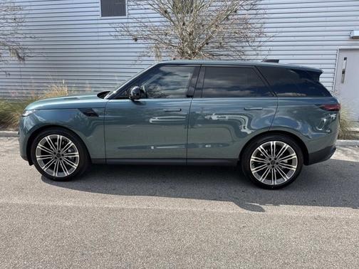 2026 Land Rover Range Rover Sport SE