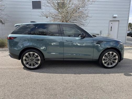 2026 Land Rover Range Rover Sport SE