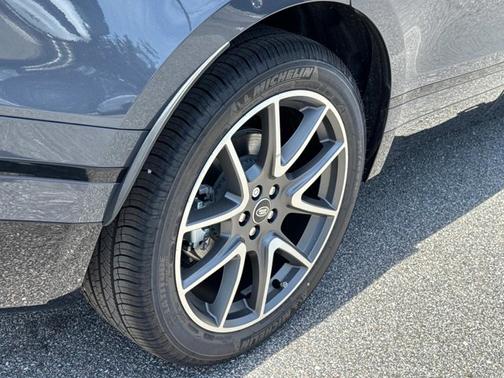 2026 Land Rover Range Rover Velar Dynamic SE
