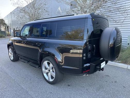 2026 Land Rover Defender X-Dynamic SE