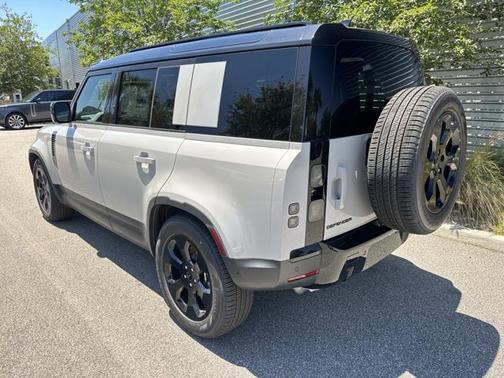 Borasco Grey Metallic 2026 Land Rover Defender S