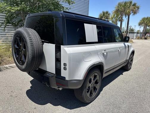 Borasco Grey Metallic 2026 Land Rover Defender S