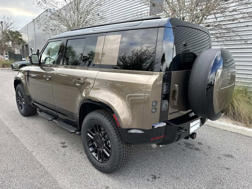 2026 Land Rover Defender X-Dynamic SE