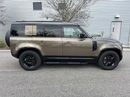 2026 Land Rover Defender X-Dynamic SE